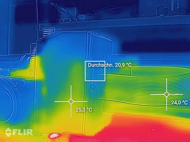 Wärmebild vom 20 Pin Kabel am Sidewinder X1 während einer Belastungsroutine